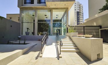 Piso de 4 ambientes con quincho, terraza y jacuzzi privados a estrenar, amenities cochera