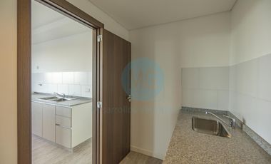 Piso de 4 ambientes con quincho, terraza y jacuzzi privados a estrenar, amenities cochera