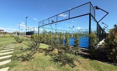 Terreno central en venta en Los Cardos