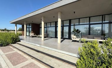 Terreno central en venta en Los Cardos