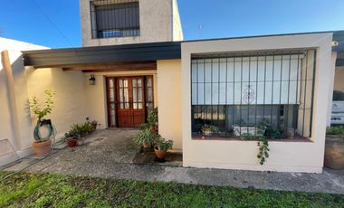 Casa en  Venta  -Nilo Pecanha 7794 Quinta de Arguello- 4 dormitorios