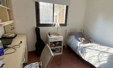 Casa en  Venta  -Nilo Pecanha 7794 Quinta de Arguello- 4 dormitorios