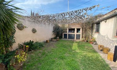 Casa en  Venta  -Nilo Pecanha 7794 Quinta de Arguello- 4 dormitorios