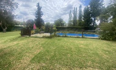 Casa mas departamento en Arturo Segui con un lote de 43x43 totalmente arbolado.