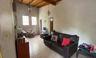 Casa mas departamento en Arturo Segui con un lote de 43x43 totalmente arbolado.