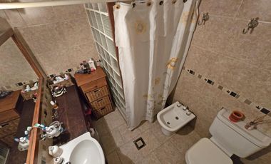 VENTA CASA DE 4 AMBIENTES EN VILLA ADELINA