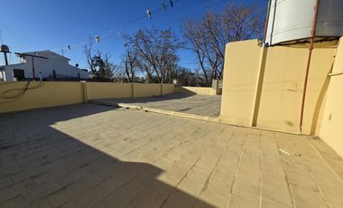 VENTA CASA DE 4 AMBIENTES EN VILLA ADELINA