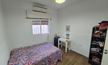 VENTA CASA DE 4 AMBIENTES EN VILLA ADELINA