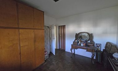 VENTA CASA DE 4 AMBIENTES EN VILLA ADELINA