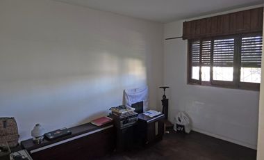 VENTA CASA DE 4 AMBIENTES EN VILLA ADELINA