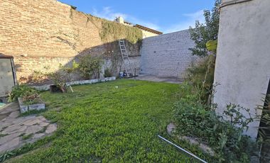 VENTA CASA DE 4 AMBIENTES EN VILLA ADELINA