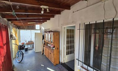VENTA CASA DE 4 AMBIENTES EN VILLA ADELINA