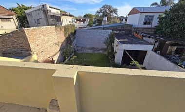 VENTA CASA DE 4 AMBIENTES EN VILLA ADELINA