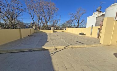 VENTA CASA DE 4 AMBIENTES EN VILLA ADELINA