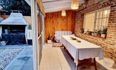 Triplex con patio y pileta en venta en Ituzaingo