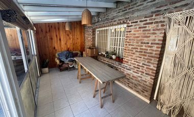 Triplex con patio y pileta en venta en Ituzaingo