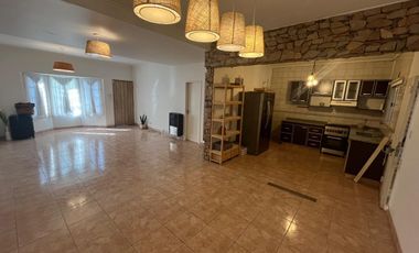 Triplex con patio y pileta en venta en Ituzaingo