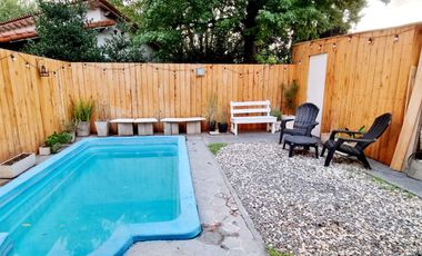 Triplex con patio y pileta en venta en Ituzaingo