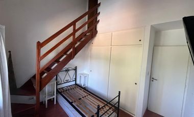 Triplex con patio y pileta en venta en Ituzaingo