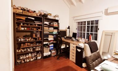 Triplex con patio y pileta en venta en Ituzaingo