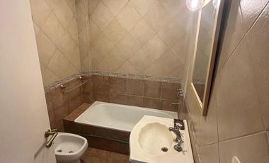 Triplex con patio y pileta en venta en Ituzaingo