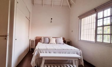 Triplex con patio y pileta en venta en Ituzaingo