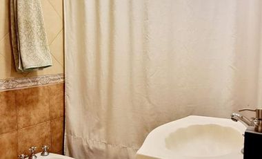 Triplex con patio y pileta en venta en Ituzaingo