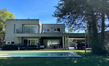 CASA EN VENTA VILLA ELISA 3 DORMITORIOS PATIO Y PILETA