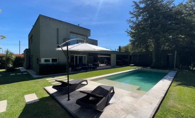 CASA EN VENTA VILLA ELISA 3 DORMITORIOS PATIO Y PILETA