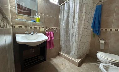 Casa de 2 Plantas con Jardin a la Venta / Boulogne - San Isidro