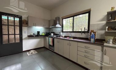 Casa de 2 Plantas con Jardin a la Venta / Boulogne - San Isidro