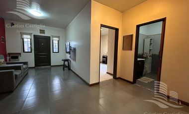 Casa de 2 Plantas con Jardin a la Venta / Boulogne - San Isidro