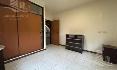 Casa de 2 Plantas con Jardin a la Venta / Boulogne - San Isidro