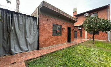 Casa de 2 Plantas con Jardin a la Venta / Boulogne - San Isidro