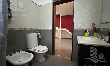 Casa de 2 Plantas con Jardin a la Venta / Boulogne - San Isidro