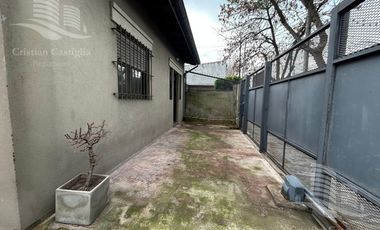 Casa de 2 Plantas con Jardin a la Venta / Boulogne - San Isidro