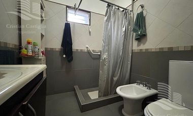 Casa de 2 Plantas con Jardin a la Venta / Boulogne - San Isidro