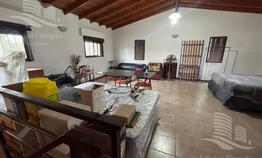 Casa de 2 Plantas con Jardin a la Venta / Boulogne - San Isidro