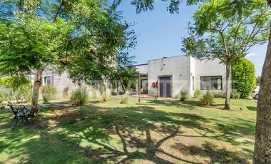 Duplex de tres dormitorios y jardín en Cañada Village I