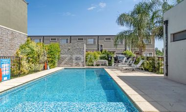 Duplex de tres dormitorios y jardín en Cañada Village I