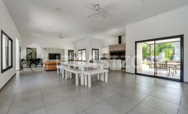 Duplex de tres dormitorios y jardín en Cañada Village I