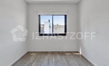 Duplex de tres dormitorios y jardín en Cañada Village I