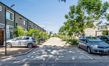 Duplex de tres dormitorios y jardín en Cañada Village I