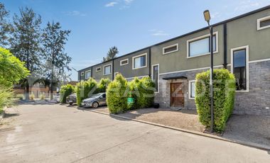 Duplex de tres dormitorios y jardín en Cañada Village I