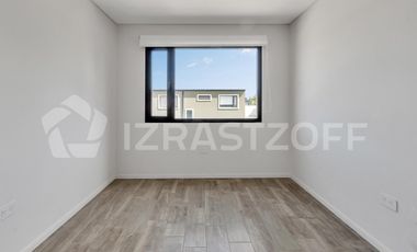 Duplex de tres dormitorios y jardín en Cañada Village I