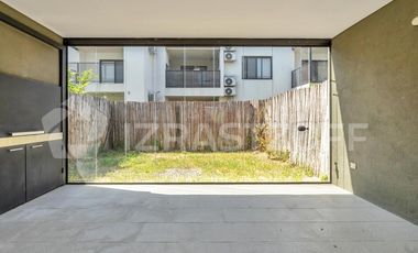 Duplex de tres dormitorios y jardín en Cañada Village I