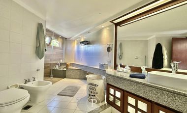 Casa de 5 ambientes con jardín y piscina en Divino Rostro