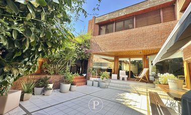 Casa de 5 ambientes con jardín y piscina en Divino Rostro