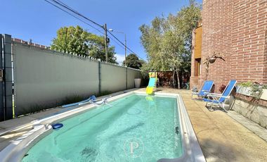 Casa de 5 ambientes con jardín y piscina en Divino Rostro