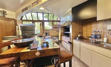 Casa de 5 ambientes con jardín y piscina en Divino Rostro